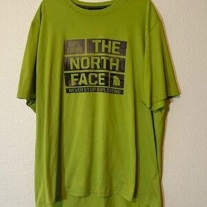 North Face performance T size Laege